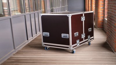 Thanks to this tailor-made flight case, you can safely transport your holographic showcase. This hardened case protects your product against impacts.