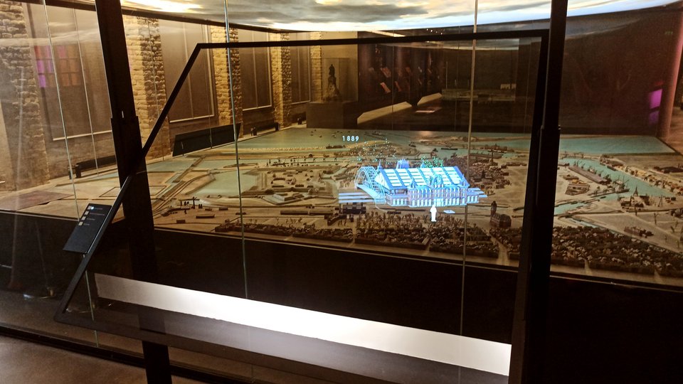 Principe optique du mapping holographique sur le plan-relief