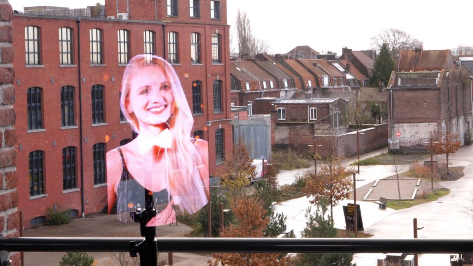 Hélice 50cm: Une hélice holographique de 50cm de diamètre.