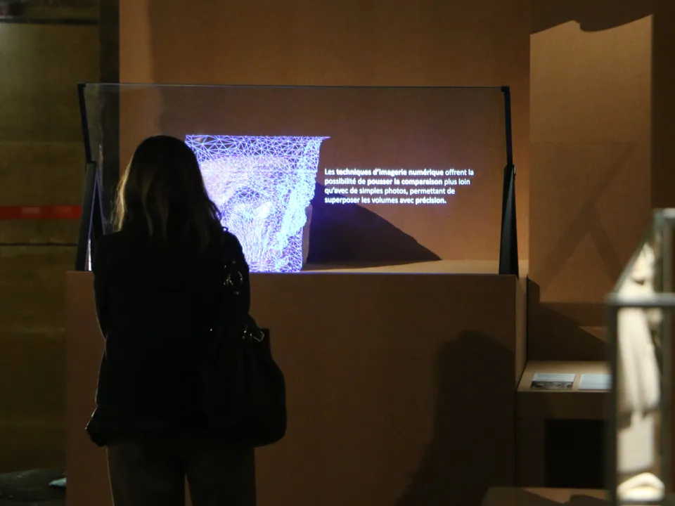 Hologram from the Faire parler les pierres exhibition at the Cluny museum