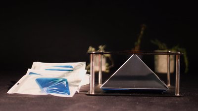 This is the perfect kit to discover or make people discover the Pixel range: our pocket holograms, for smartphones or tablets. The kit contains 5 Pixel pyramids for smartphones and 1 Pixel XL pyramid for tablets.