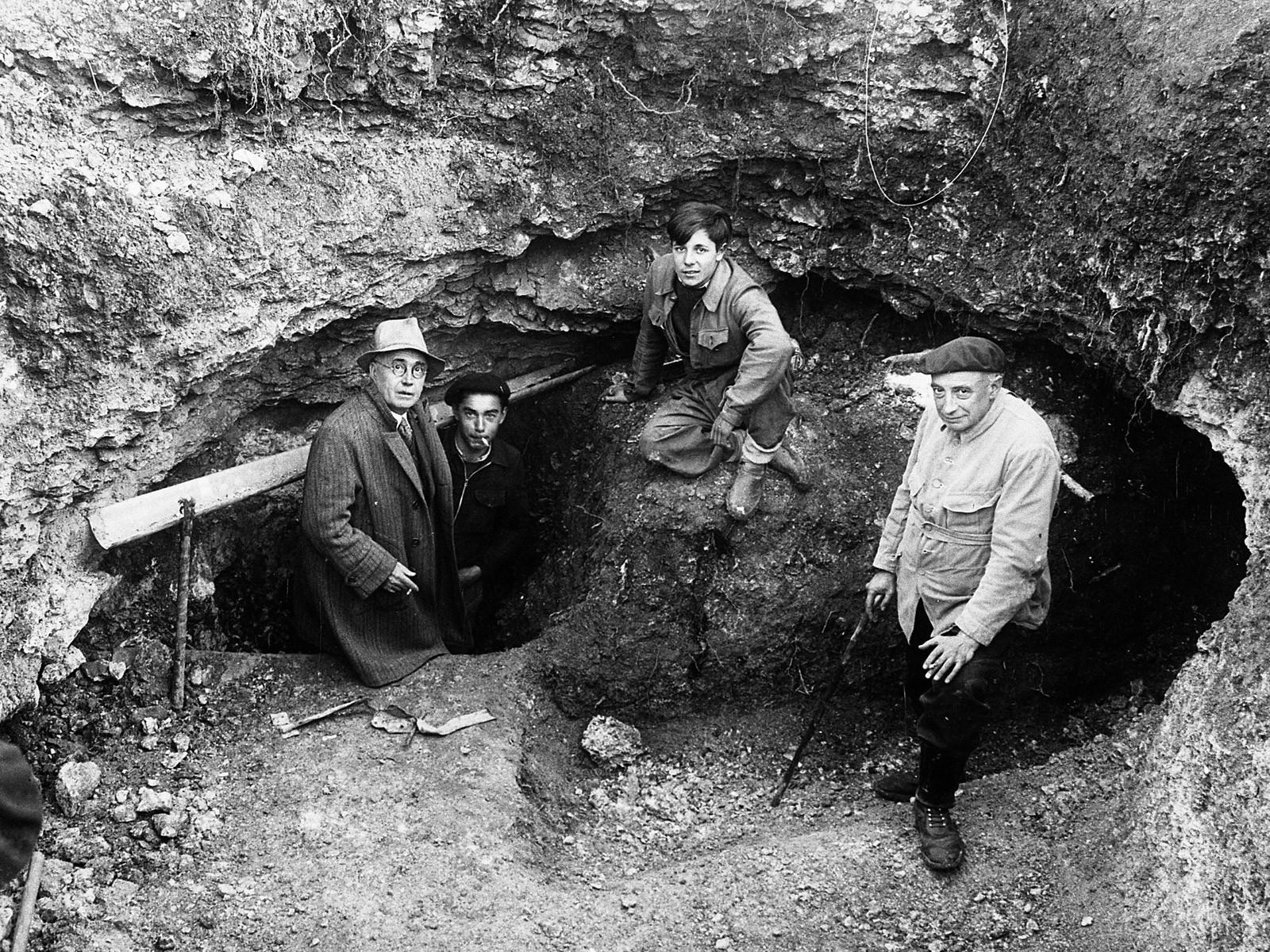 Entrée de la grotte Lascaux en 1940